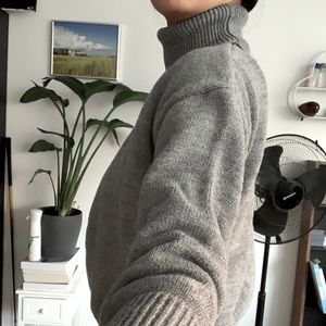Yess style turtleneck sweater